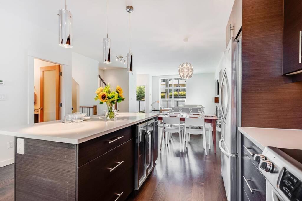 Cedar Hill Sunlit Stay - Bright Spacious & Modern Victoria Luaran gambar