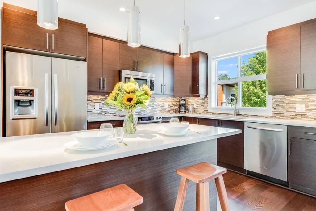 Cedar Hill Sunlit Stay - Bright Spacious & Modern Victoria Luaran gambar